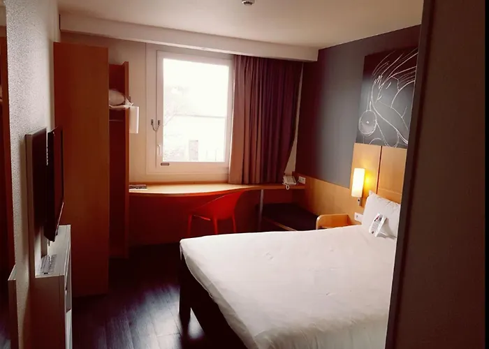 Отель Ibis Clermont Ferrand Nord