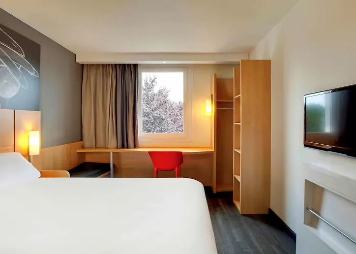 Отель Ibis Clermont Ferrand Nord